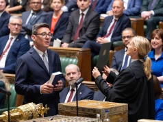 Premier wziął się do roboty! Obniżono VAT na prąd