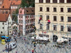 Na wrocławskim rynku budują ogromną scenę. Co na niej zobaczymy?