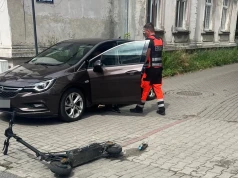 Wymusił pierwszeństwo na chodniku. 20-latek na hulajnodze w szpitalu
