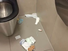 Toaleta w Rynku w tragicznym stanie. Burmistrz apeluje o szacunek