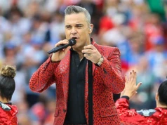 Burza po występie Robbiego Williamsa na finale mundialu. Internauci przekonani, że to narkotyki. Artysta zabrał głos