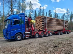 9-osiowy zestaw do przewozu dłużycy: FH16 780 10×4 z przyczepą na obrotnicy
