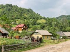 Kupujesz nieruchomość na wsi? Od 2026 podpiszesz zgodę na typowe uciążliwości rolnicze