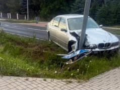 Wypadek na trasie Lublin – Łęczna. BMW uderzyło w słup