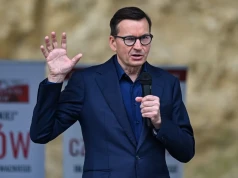 Morawiecki z przekazem do "intrygantów": Trzymam się kurczowo PiS