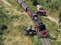 Zderzenie ciągnika rolniczego z lokomotywą. Straty sięgają miliona złotych