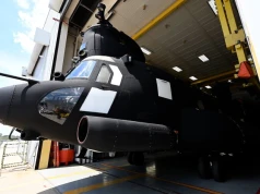 Pierwszy Boeing CH-47F Chinook Block II dla Wielkiej Brytanii wychodzi z cienia