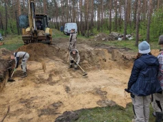 Ciała rzucone w nieładzie, ślady ciężkich urazów. Trwa drugi tydzień ekshumacji na Wołyniu