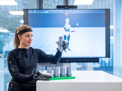 BMW zakłada czujniki i ubiera ludzi w sensoryczne rękawice. Celem: robotyka