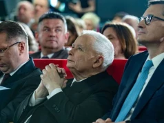 "Polityczni troglodyci" w PiS. Szef MON wskazał cel Morawieckiego