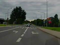 ​Popisy na skrzyżowaniu w Świdnicy. Wyjechał z Częstochowskiej w poślizgu