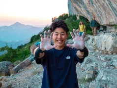 Walczak Satone Yoshida i rzadkie powtórzenie „Three Degrees of Separation” 9a+ Sharmy