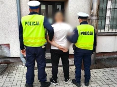 31-latek z Koła zatrzymany. Jechał mimo dożywotniego zakazu, w domu miał narkotyki