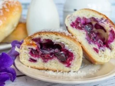 Jagodzianki bez pieczenia. Robi się je w garnku, a wychodzą miękkie jak z piekarni