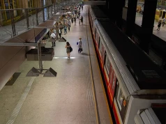 Sparaliżował ruch metra. 38-letni Ukrainiec zostanie wydalony z Polski