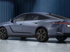 Nowy Lexus ES bije Niemców. 5,14 metra, 343 KM i elektryczny napęd 4×4 w japońskiej limuzynie