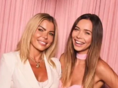 To jest mama Sandry Kubickiej! Strój, jak nastoletnia Britney Spears. Ale laska