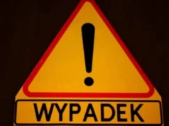 Opel uderzył w drzewo w Ciechanowie. Kierowca zasłabł?