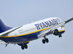 Pasażera wyssało przez okno samolotu Ryanair. Ekspert tłumaczy, co mogło się stać