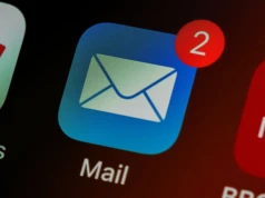 Nowe oszustwo opanowało skrzynki e-mail. Zaczyna się od niewinnego "Cześć!"