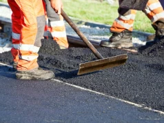Rząd szykuje przełom w prawie własności. Inwestycje nad torami i drogami staną się faktem
