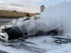 Płonący samochód na S3. Droga niedaleko granicy zablokowana