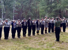 Zwykły las zamienił się w harcerskie miasteczko. Ponad 250 osób zbudowało obóz od podstaw
