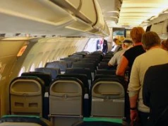 Pasażerowie kradną to z samolotów. Potem sprzedają za kilkaset złotych
