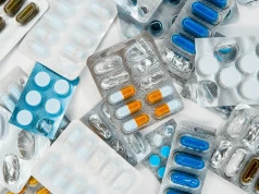 Odkrycie chemików zmieni medycynę. Światło niebieskie zastąpi groźną chemię!
