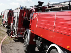 Pożar domu, strażacy w akcji
