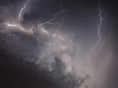 Alerty IMGW dla większości kraju. Nadciągają burze, ulewy i grad
