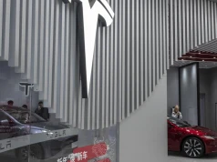 Tesla zwiększa wydatki na AI kosztem zysków. Musk stawia na robotaxi i Optimusa