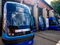 Toruń. Na tory wyjadą kolejne nowe tramwaje. PESA dostarczy cztery Swingi