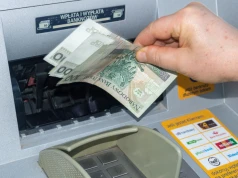 Polacy wypłacają gotówkę. Decydują m.in. względy bezpieczeństwa