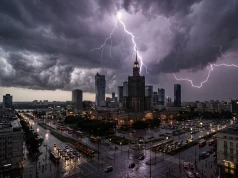 Burza nad Warszawą. Grzmoty słychać po obu stronach Wisły