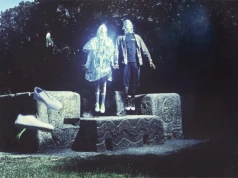 Converse mają nieziemską propozycję, która cię porwie jak UFO z sci-fi lat 70. Ten collab to cudo prostych rozwiązań