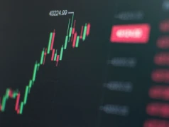 Szok energetyczny wciąż napędza inflację. Lagarde wskazuje ryzyka do 2027 r.