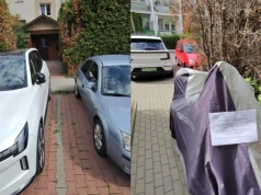 Konfitura pokazuje kolejne zjawisko. Motocykle parkowane przed wejściem do klatki oraz rezerwowanie publicznych miejsc parkingowych