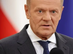 Tusk podsumował spór w PiS. "Nie zostanie kamień na kamieniu"