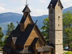 Północne drewno na karkonoskich zboczach. Zawiłe dzieje Świątyni Wang