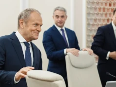 Dla KO konflikt w PiS jak zbawienie. Tylko spójrzcie na wpisy Tuska i Sikorskiego