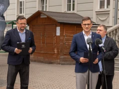 Wojewoda nie jest wstanie wyciągnąć konsekwencji z kontrowersyjnych faktur. Nie ma tez problemów dalej przelewać pieniądze