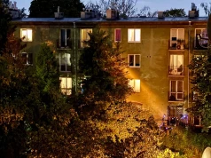 Wchodzisz do domu i od razu zapalasz światło? Lepiej odczekaj 10 minut