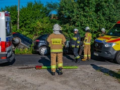 Zderzenie dwóch samochodów. Strażacy ewakuowali poszkodowanych