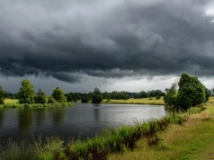 Pogoda na piątek. Deszcz bez zmian, temperatura lekko w górę