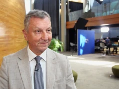 Andrzej Halicki w te wakacje rusza w teren z własną maszyną do popcornu. Znajdzie też czas na nurkowanie w Bałtyku