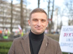 Spotkanie z Bąkiewiczem odwołane w ostatniej chwili. Dom kultury mówi o wprowadzeniu…