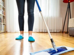 Dodaj to do wiadra przed myciem. Panele będą wyglądać jak po polerowaniu