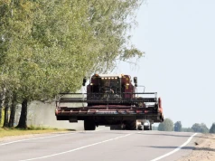 Kombajn będzie mógł przejechać bez zdejmowania headera