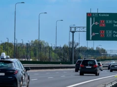 Większy ruch wymaga uwagi. Ponad 90% wypadków wynika z błędów kierowców